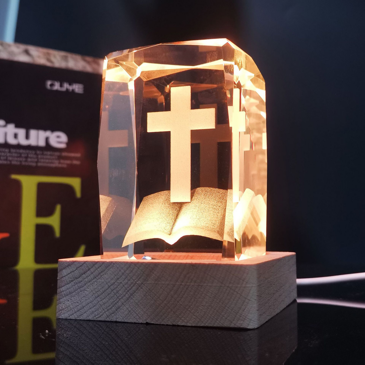Cruz de Cristal Luminosa | Luz de Fe y Esperanza