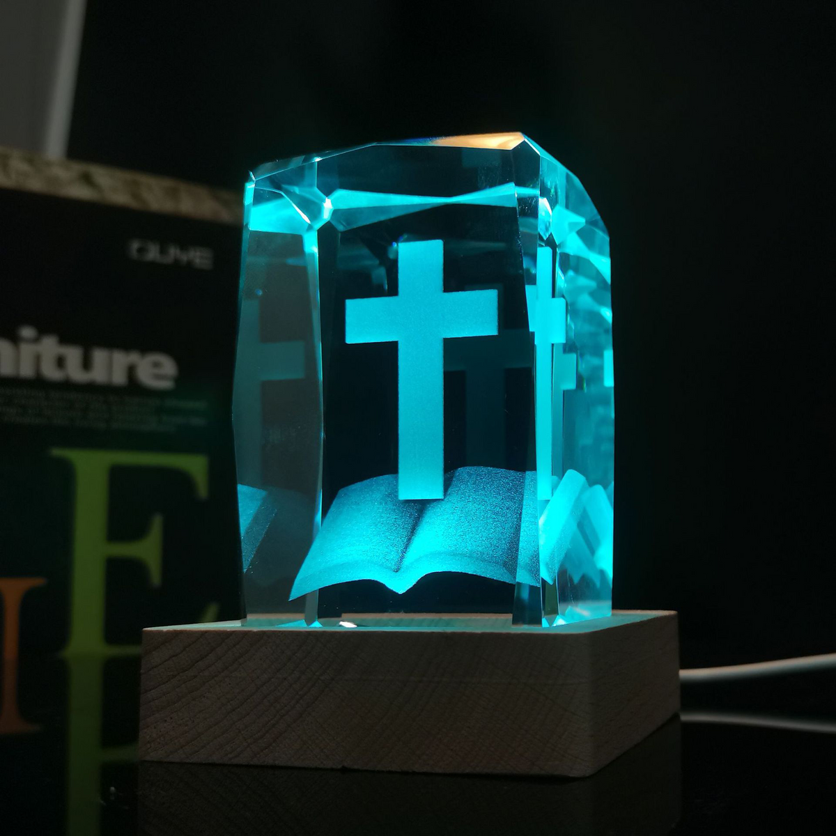Cruz de Cristal Luminosa | Luz de Fe y Esperanza