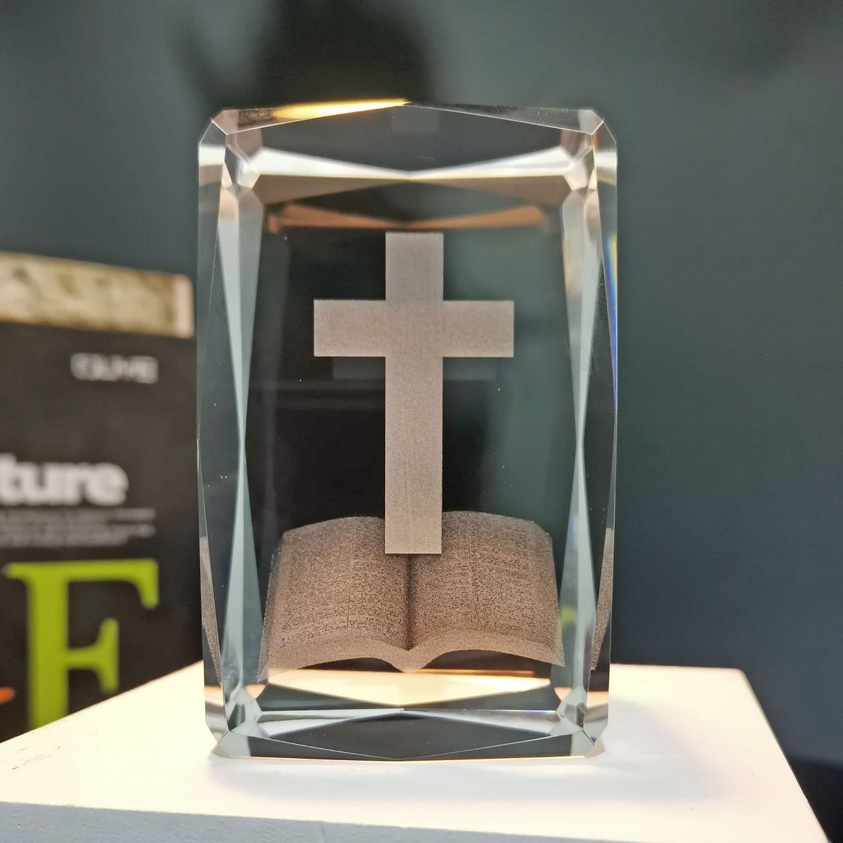 Cruz de Cristal Luminosa | Luz de Fe y Esperanza
